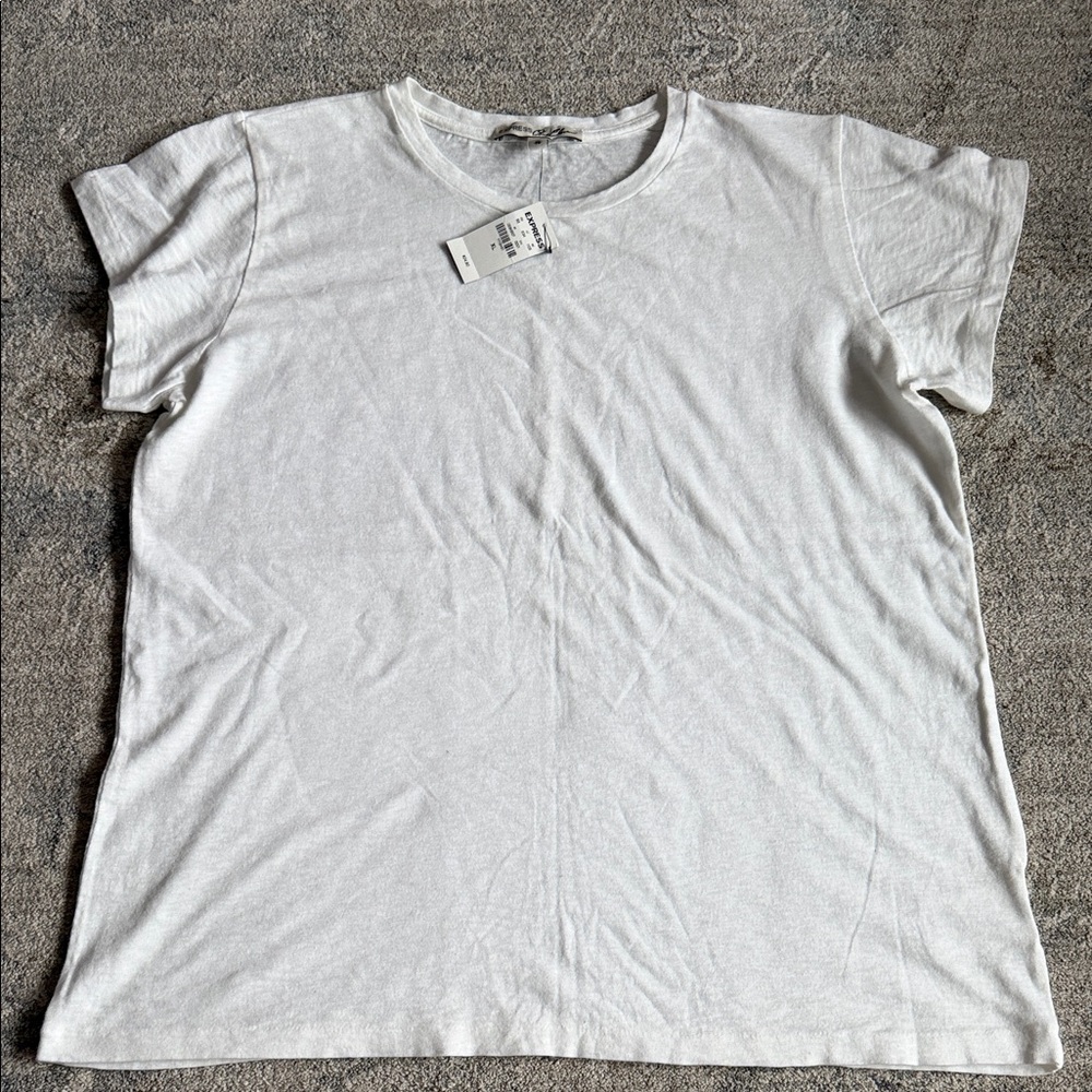 Express tee shirt
Size XL
Color:white